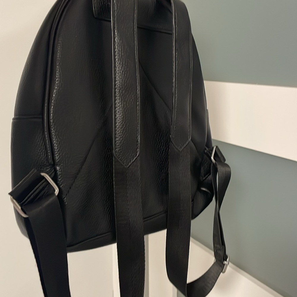 Back pack - Picture 3 of 5